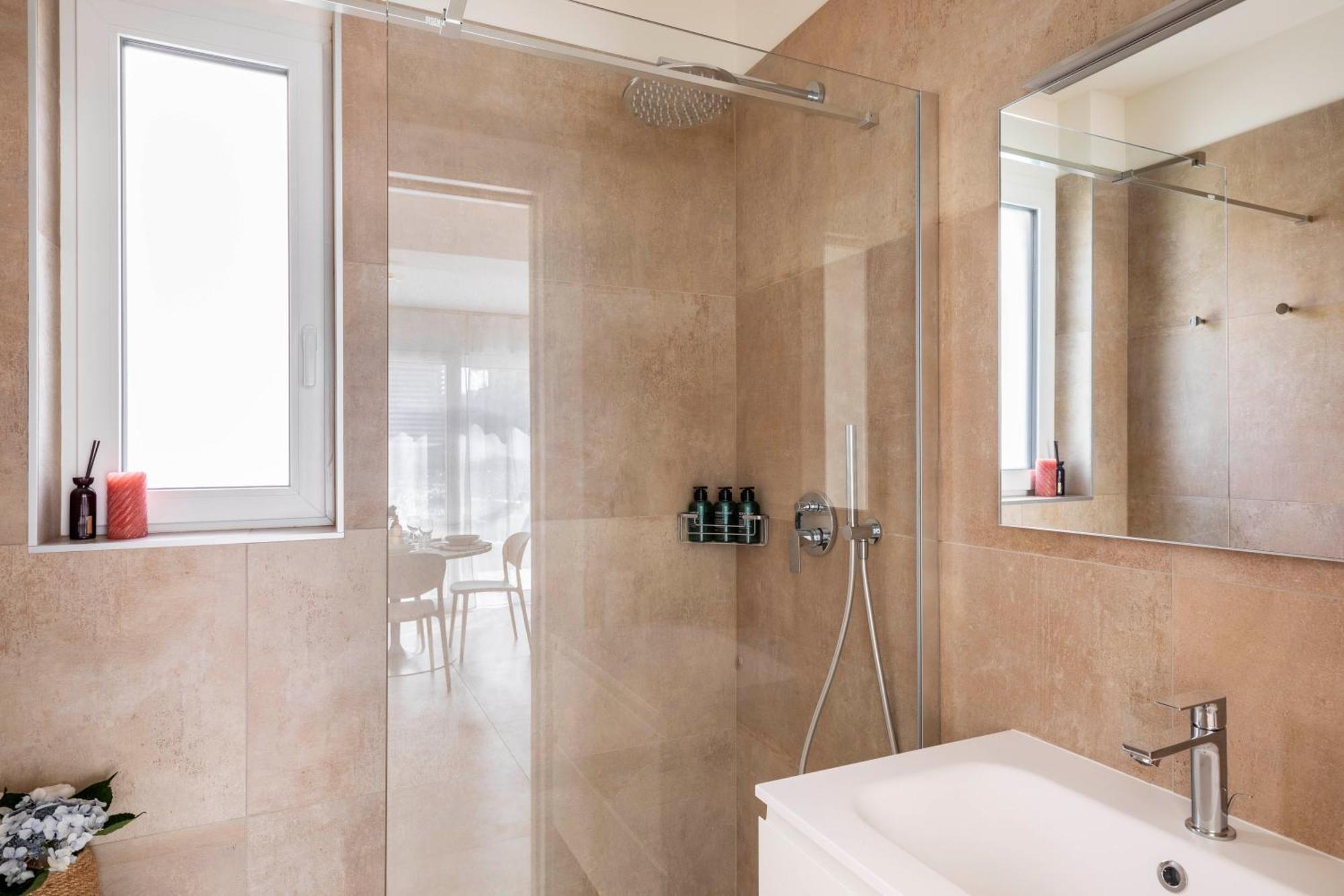 Regalia Suites - Free Parking ลูกาโน ภายนอก รูปภาพ