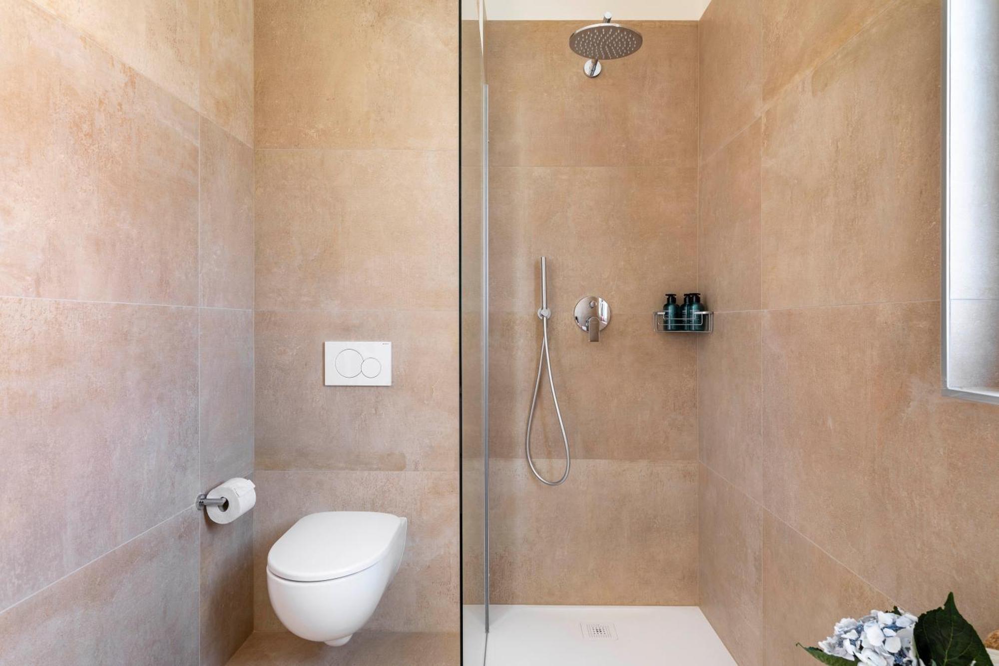 Regalia Suites - Free Parking ลูกาโน ภายนอก รูปภาพ