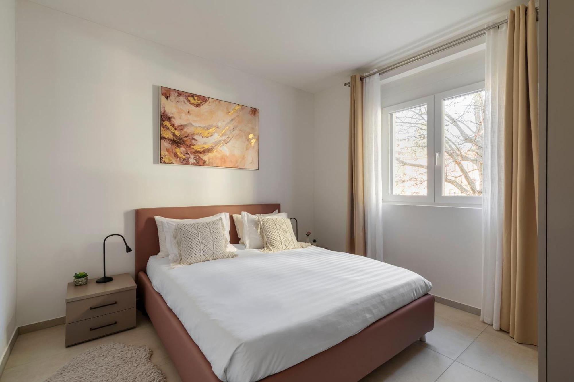 Regalia Suites - Free Parking ลูกาโน ภายนอก รูปภาพ